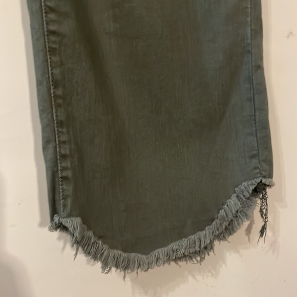 Thursdays Army Green Raw Edge Capri Cropped Jean Pants Size Large - Picture 7 of 15